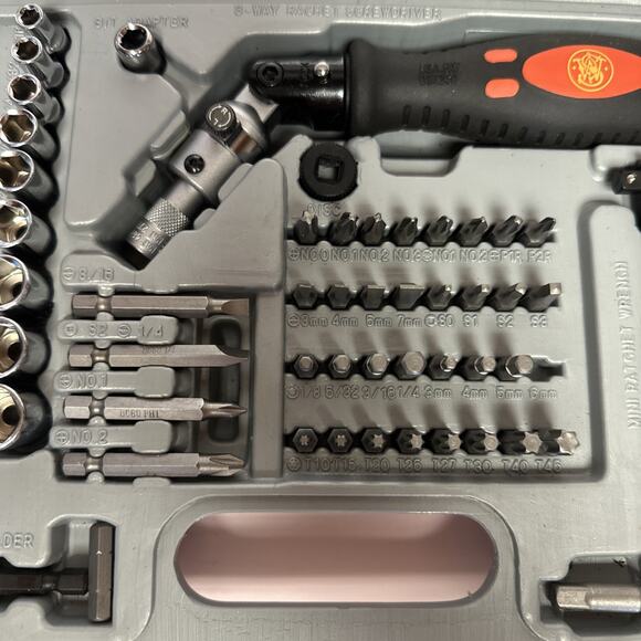 Smith and Wesson S&W 61 Piece Bit & Socket Set. Knives SW1014 Discontinued - Picture 4 of 11